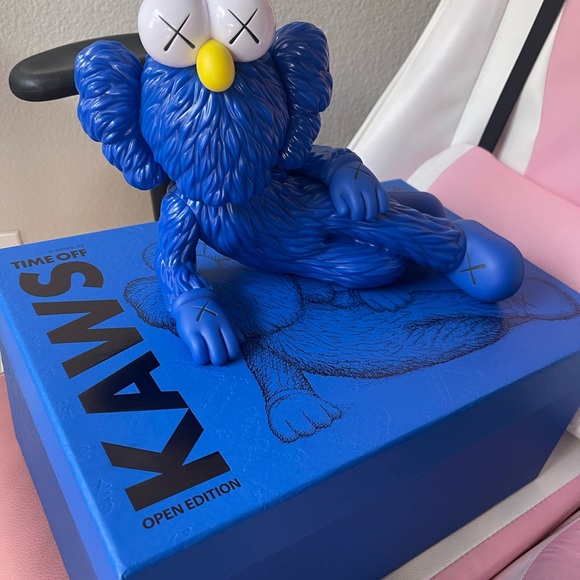 Kaws - Picture 3 of 3